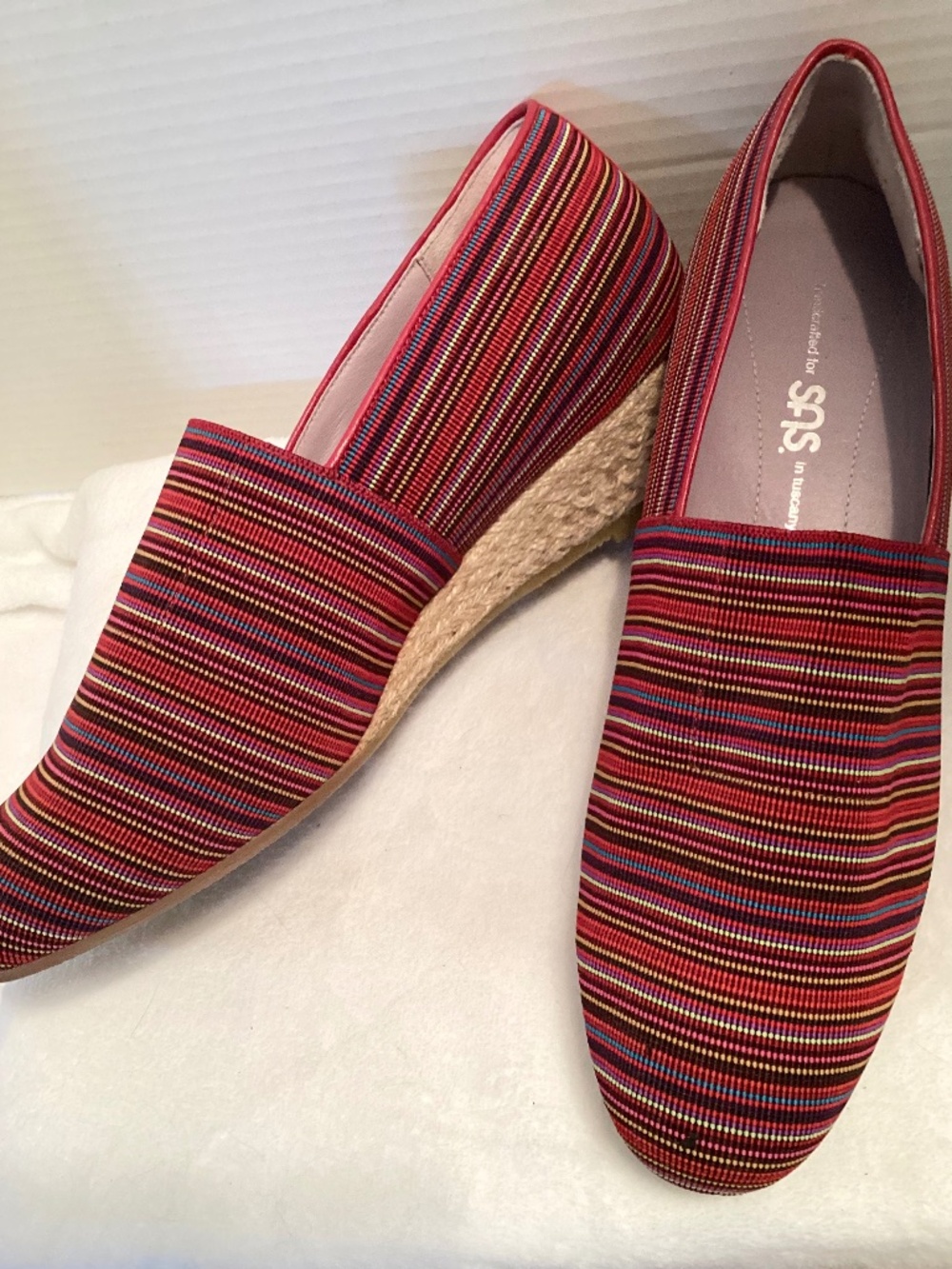 SAS.. New “Becky” Jute Wrapped Wedges, Red and Multicolor, size 9M
